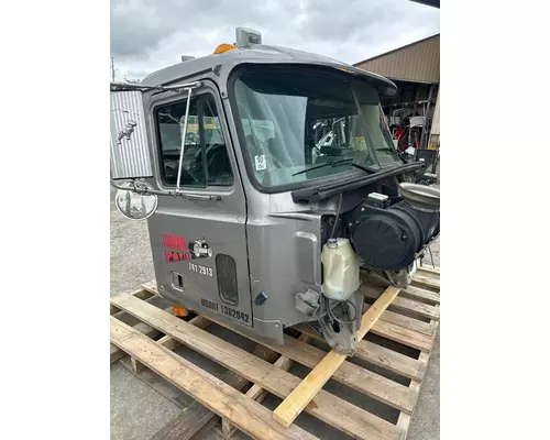 MACK CL713 Cab