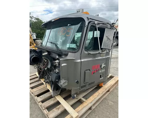 MACK CL713 Cab