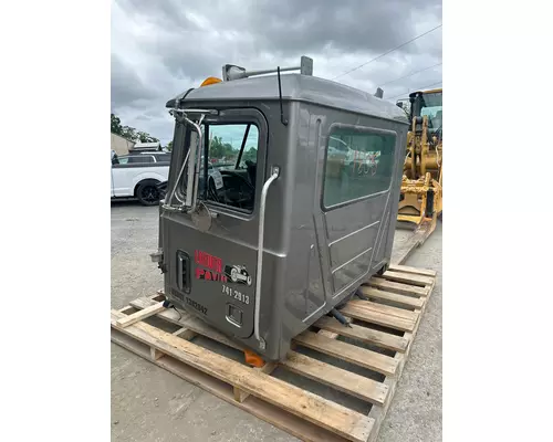 MACK CL713 Cab