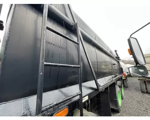 MACK CL713 Complete Vehicle