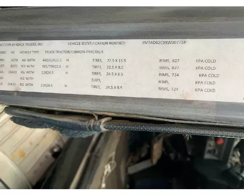 MACK CL713 Complete Vehicle