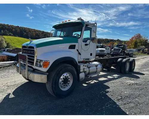 MACK CL713 Complete Vehicle