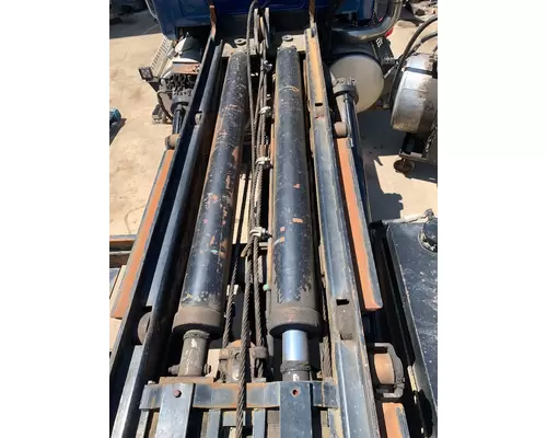 MACK CL713 Hydraulic PistonCylinder