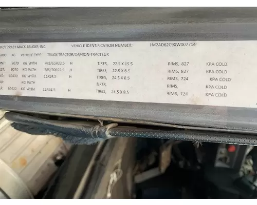 MACK CL713 Parts Vehicles