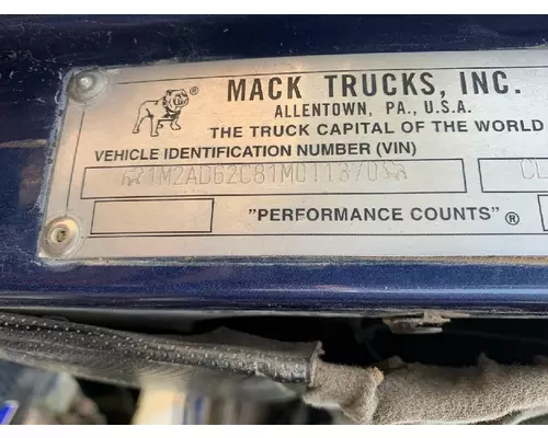 MACK CL713 Parts Vehicles