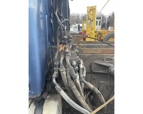 MACK CT713 Complete Vehicle