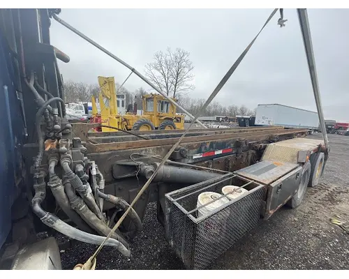 MACK CT713 Complete Vehicle