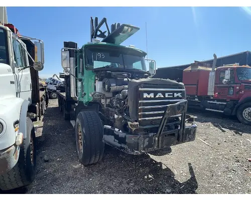 MACK CT813 Complete Vehicle