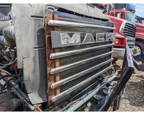 MACK CT813 Grille