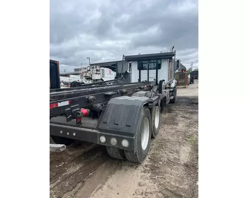 MACK CV713 GRANITE Complete Vehicle