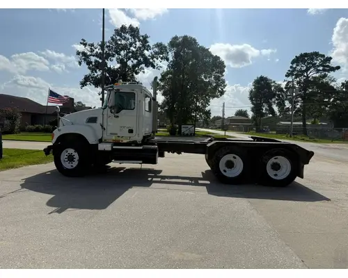 MACK CV713 GRANITE Complete Vehicle