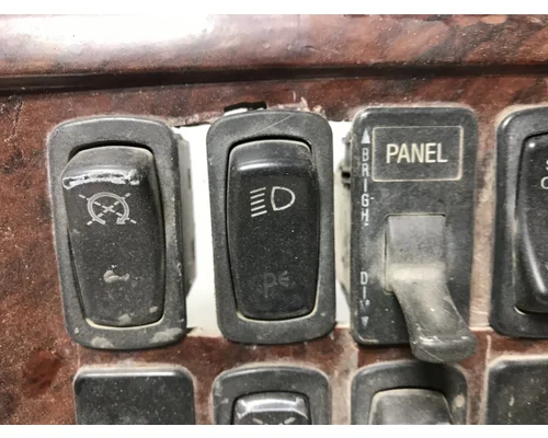 MACK CV713 GRANITE Dash Assembly OEM# 84MT571M6 in Sioux Falls, SD $220 ...