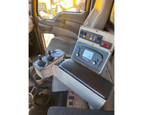 MACK CV713GRANITE Complete Vehicle