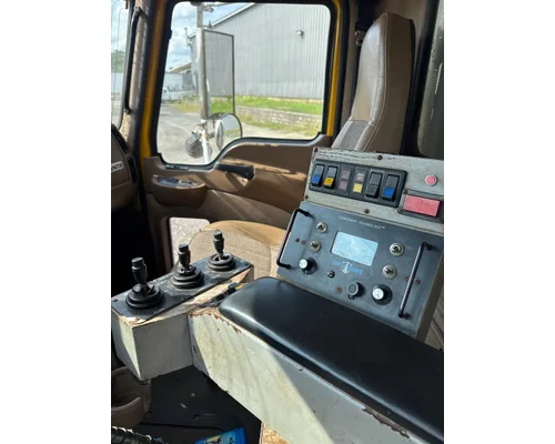 MACK CV713GRANITE Complete Vehicle