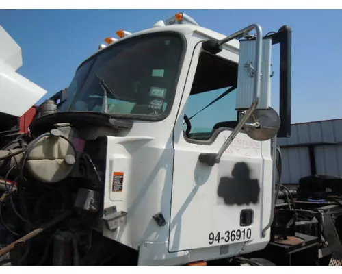 MACK CV713 Cab