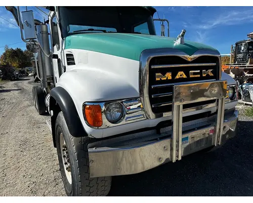 MACK CV713 Grille