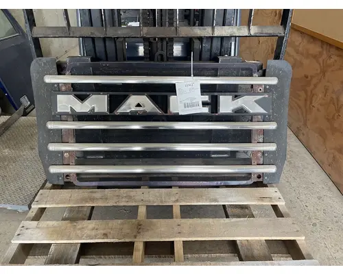 MACK CV713 Grille