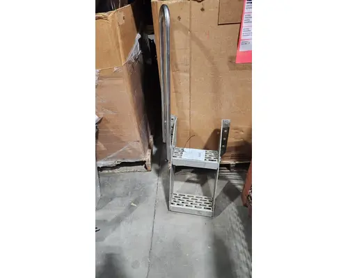 MACK CX600/VISION SERIES Step