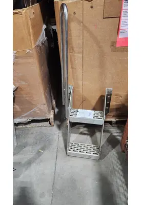 MACK CX600/VISION SERIES Step