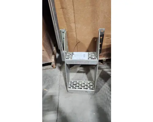 MACK CX600/VISION SERIES Step