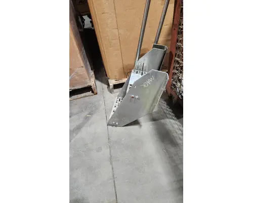 MACK CX600/VISION SERIES Step