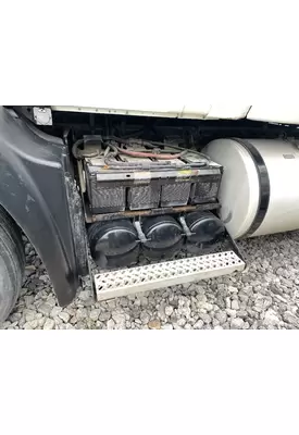 MACK CX613 VISION Battery Box/Tray