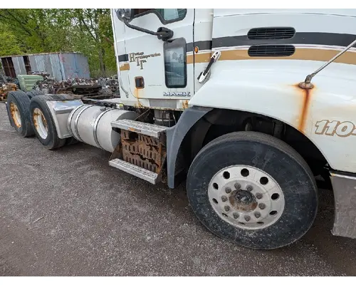 MACK CX613 VISION Complete Vehicle