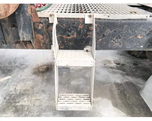 MACK CX613 VISION Engine Brackets, Misc.