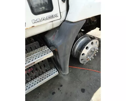 MACK CX613 VISION Fender Extension