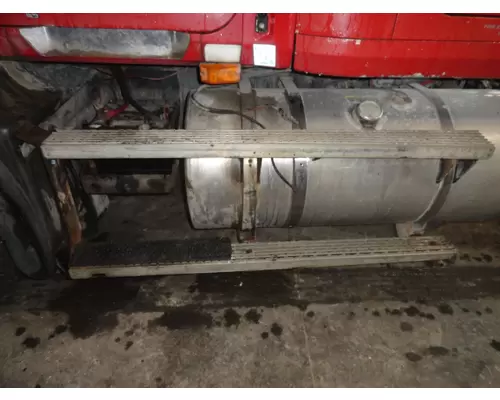 MACK CX613 VISION Fuel Tank Steps