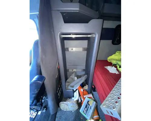 MACK CX613 VISION Sleeper Cabinet