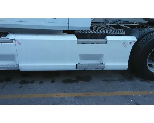 MACK CX613 CAB SKIRTSIDE FAIRING
