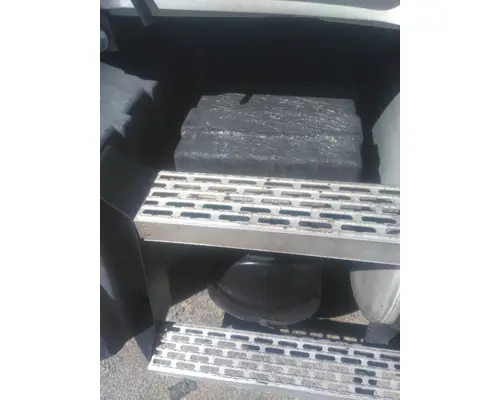 MACK CXN612 BATTERY BOX