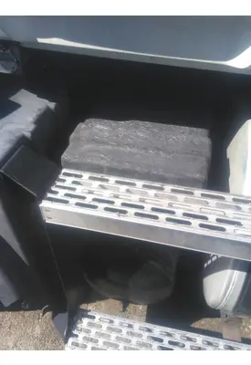 MACK CXN612 BATTERY BOX