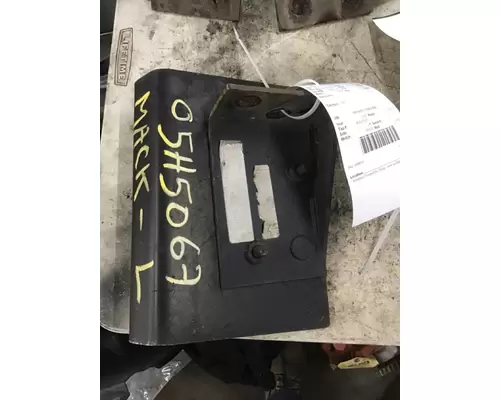 MACK CXN612 BUMPER BRACKET