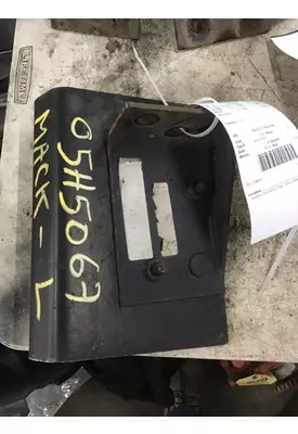 MACK CXN612 BUMPER BRACKET