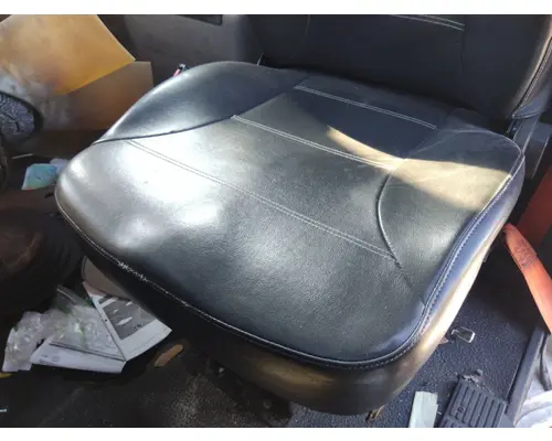 MACK CXN612 SEAT, FRONT