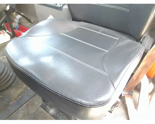 MACK CXN612 SEAT, FRONT