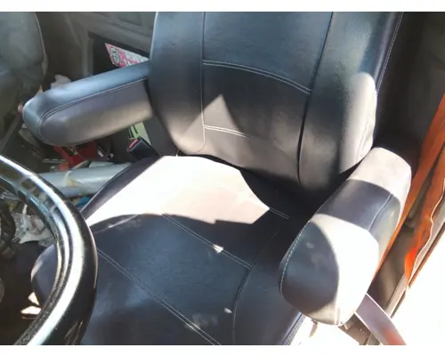 MACK CXN612 SEAT, FRONT