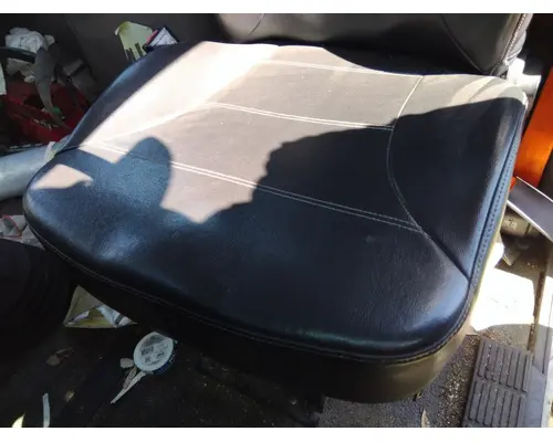 MACK CXN612 SEAT, FRONT