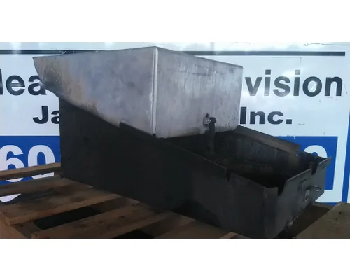 MACK CXN613 BATTERY BOX