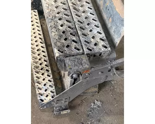 MACK CXN613 Battery Box