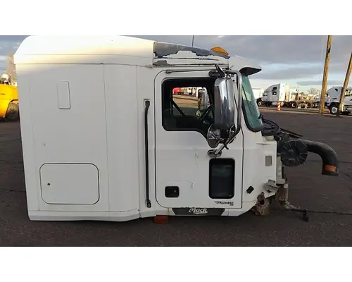 MACK CXN613 CAB
