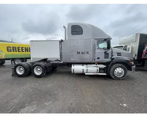 MACK CXN613 Complete Vehicle