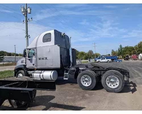 MACK CXN613 Complete Vehicle