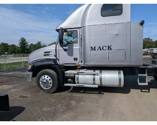 MACK CXN613 Complete Vehicle