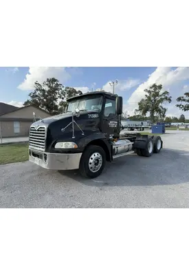 MACK CXN613 Complete Vehicle