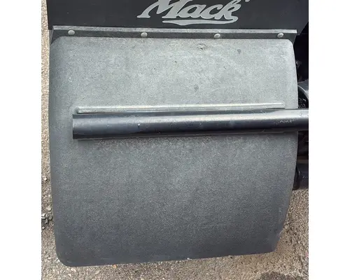 MACK CXN613 FENDER, QUARTERHALF REAR