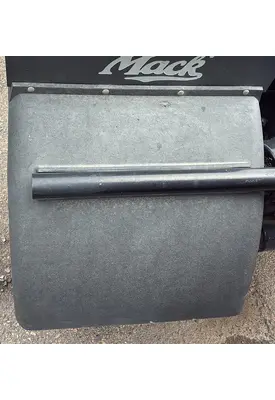 MACK CXN613 FENDER, QUARTER/HALF REAR
