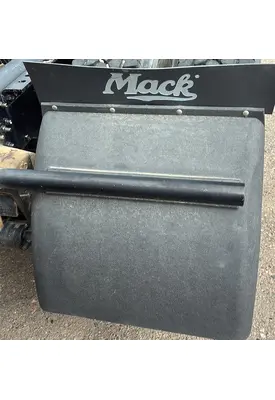 MACK CXN613 FENDER, QUARTER/HALF REAR